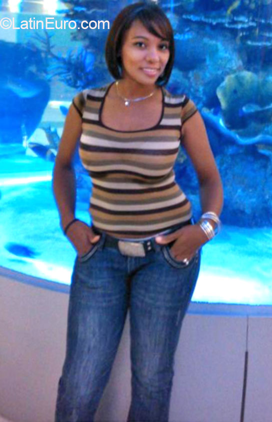 Date this gorgeous Dominican Republic girl Margaret from Santo Domingo DO21033