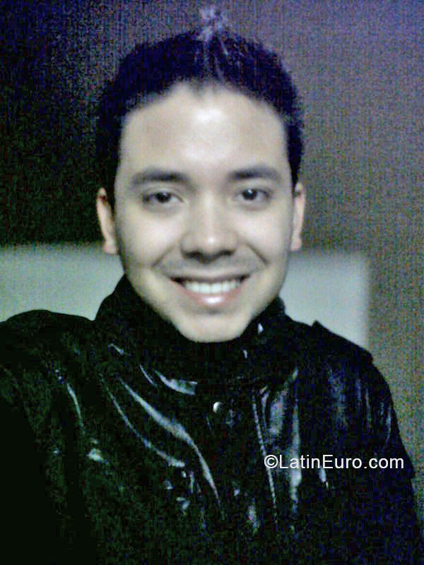 Date this georgeous Panama man Daniel from Panama City PA484