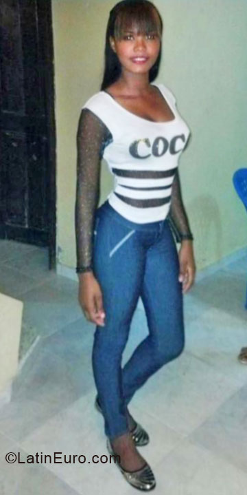 Date this passionate Dominican Republic girl Alexandra from Santo Domingo DO20582