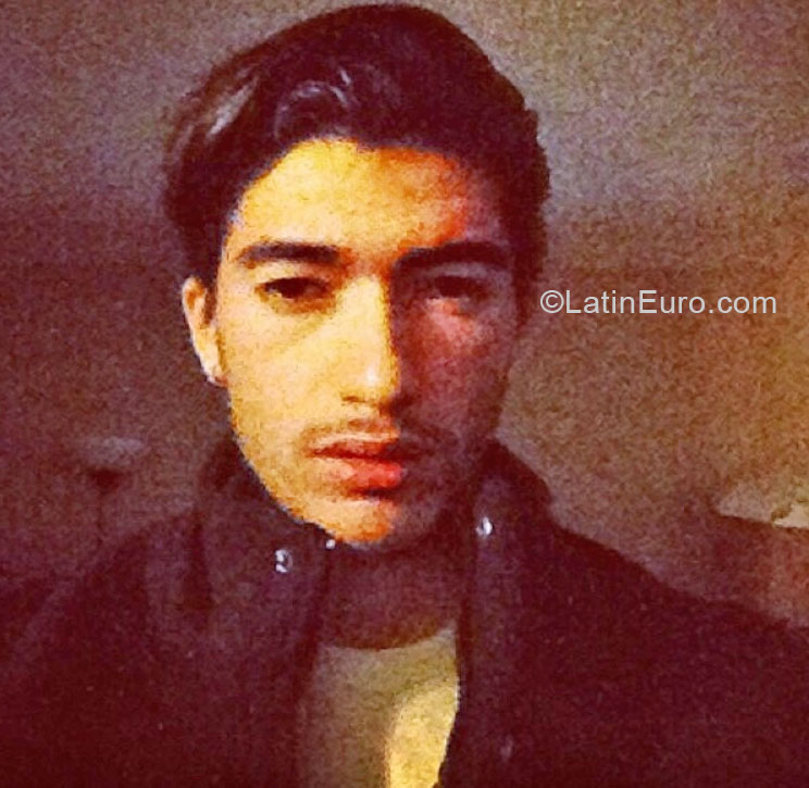 Date this nice looking United States man Russell from Los Angeles US15653