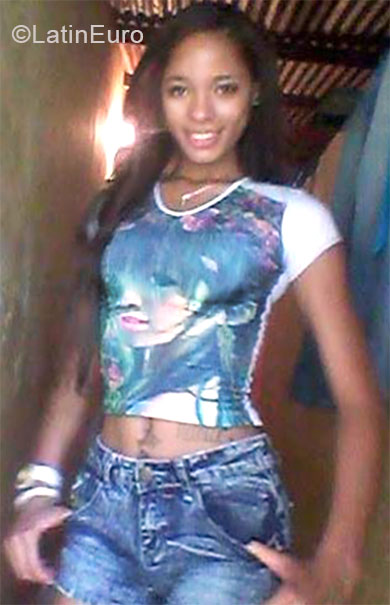 Date this exotic Colombia girl Alexandra from Cali CO16537