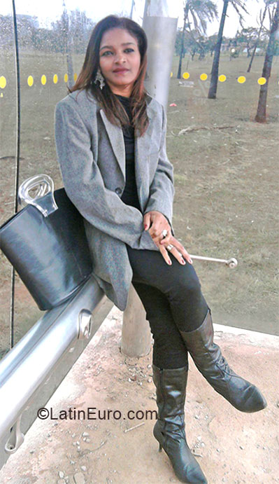 Date this voluptuous Brazil girl Waldetie from Brasilia BR9123