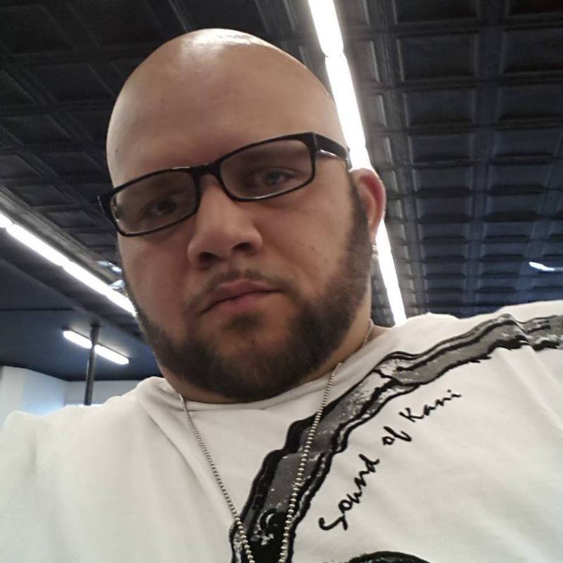 Date this hard body United States man Edwin from Dorchester US15665