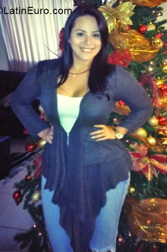 Date this sultry Venezuela girl Nixa from Valencia VE334