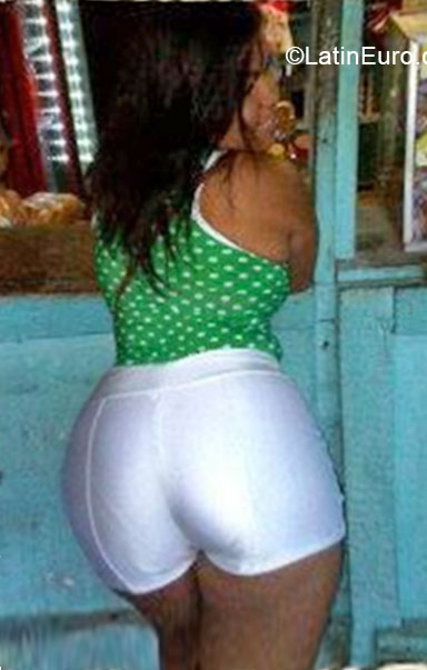 Date this stunning Dominican Republic girl Yeiny from San Cristobal DO20648