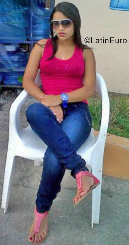 Date this happy Dominican Republic girl Rafelina from Santo Domingo DO20644