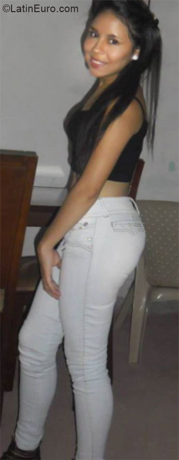 Date this cute Colombia girl Jhoana from Roldanillo CO16571