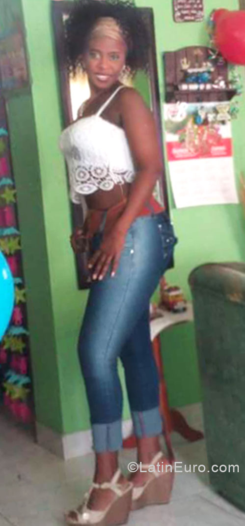 Date this nice looking Colombia girl Rubi from Cali CO16907