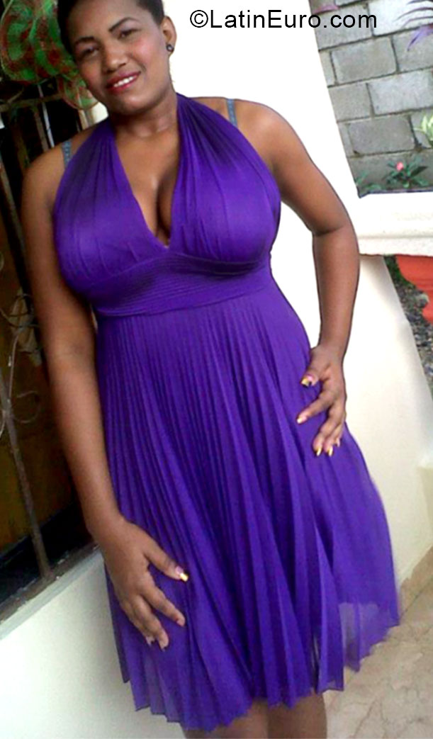 Date this fun Dominican Republic girl Roxan from Santiago DO20666