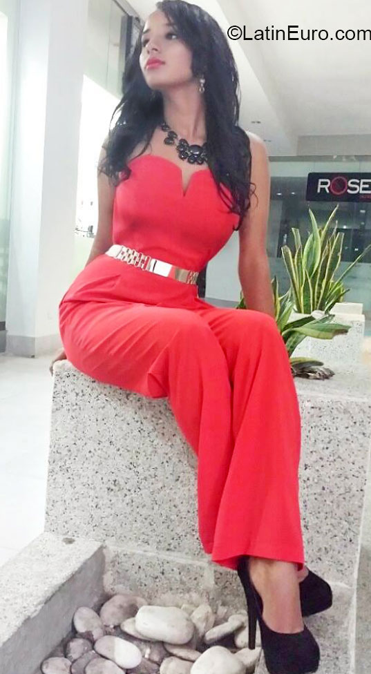 Date this pretty Dominican Republic girl Valerie from Santiago DO20681