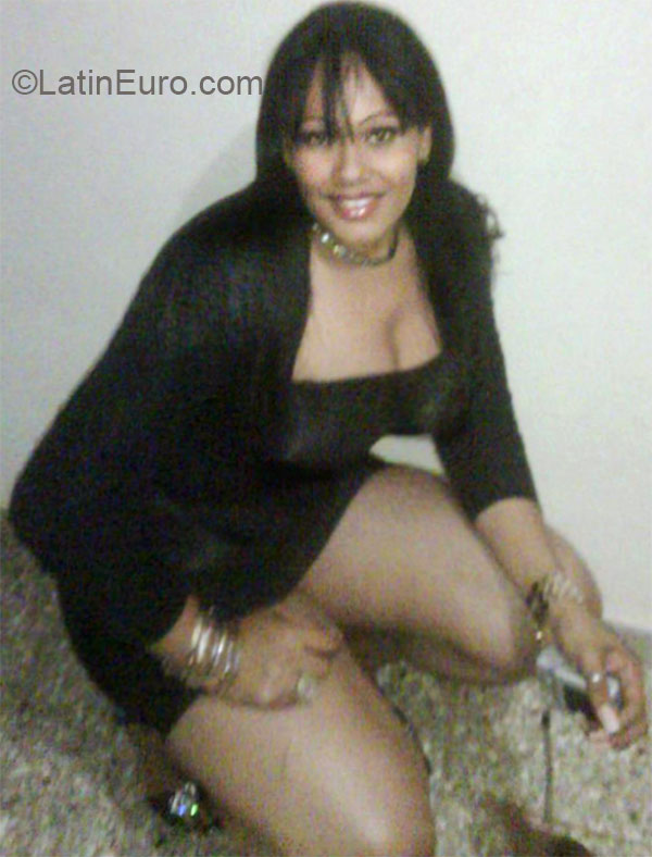 Date this happy Dominican Republic girl Rosmery from Santiago DO20692