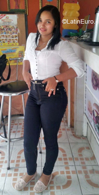 Date this sultry Dominican Republic girl Ensly from Santiago DO20727