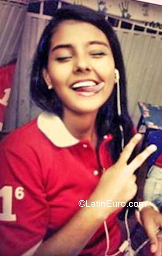 Date this athletic Colombia girl Viviana from Bucaramanga CO16625