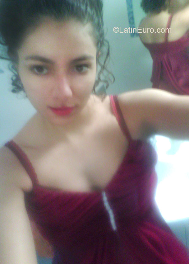 Date this cute Italy girl Amanda from Rome IT237