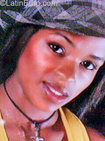 Date this funny Colombia girl Yulisa from Medellin CO16648