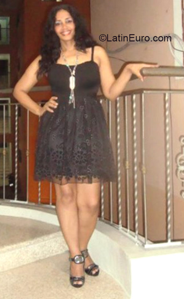 Date this tall Dominican Republic girl Mila from santo domingo DO20824