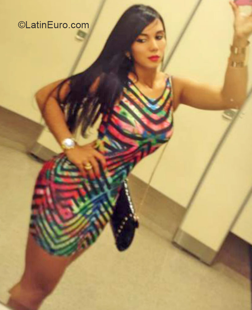 Date this stunning Dominican Republic girl Isa from Santo Domingo DO20825