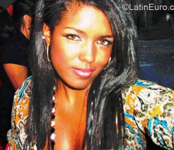 Date this exotic Colombia girl Angelirt from cali CO16683