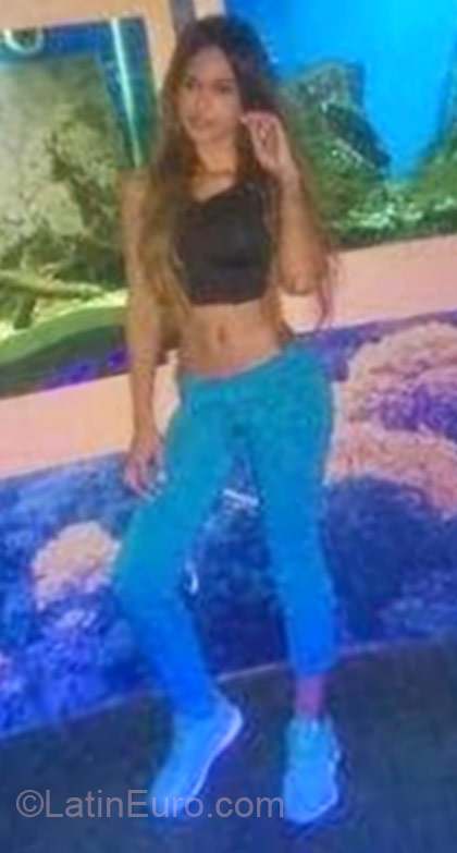 Date this foxy Colombia girl Julieth from Medellin CO16704