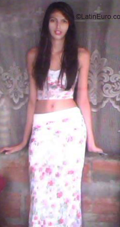 Date this happy Colombia girl Silvana from Cali CO16712