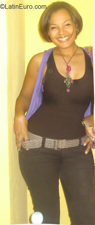 Date this delightful Dominican Republic girl Lorena from Santo Domingo DO20901