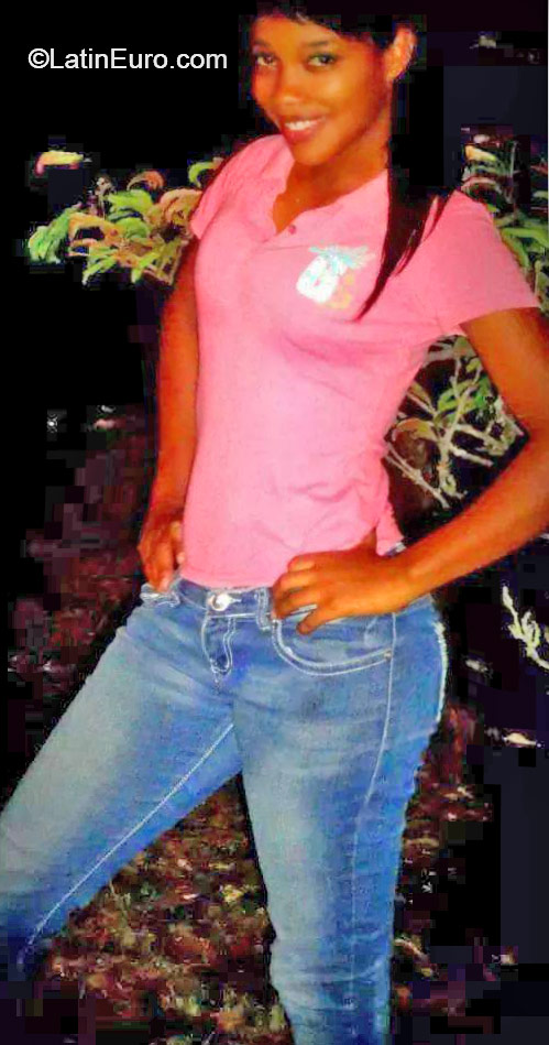 Date this good-looking Colombia girl Andrea from Cali CO16721