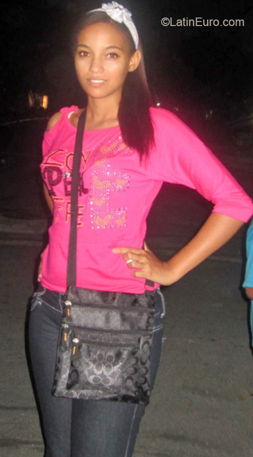 Date this foxy Dominican Republic girl Rosio from Santo Domingo DO20924
