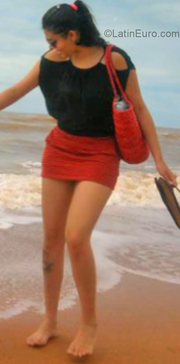 Date this good-looking Brazil girl Suelam from Governador Valadares BR9176