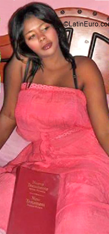 Date this young Dominican Republic girl Stefani from Santo Domingo DO20973