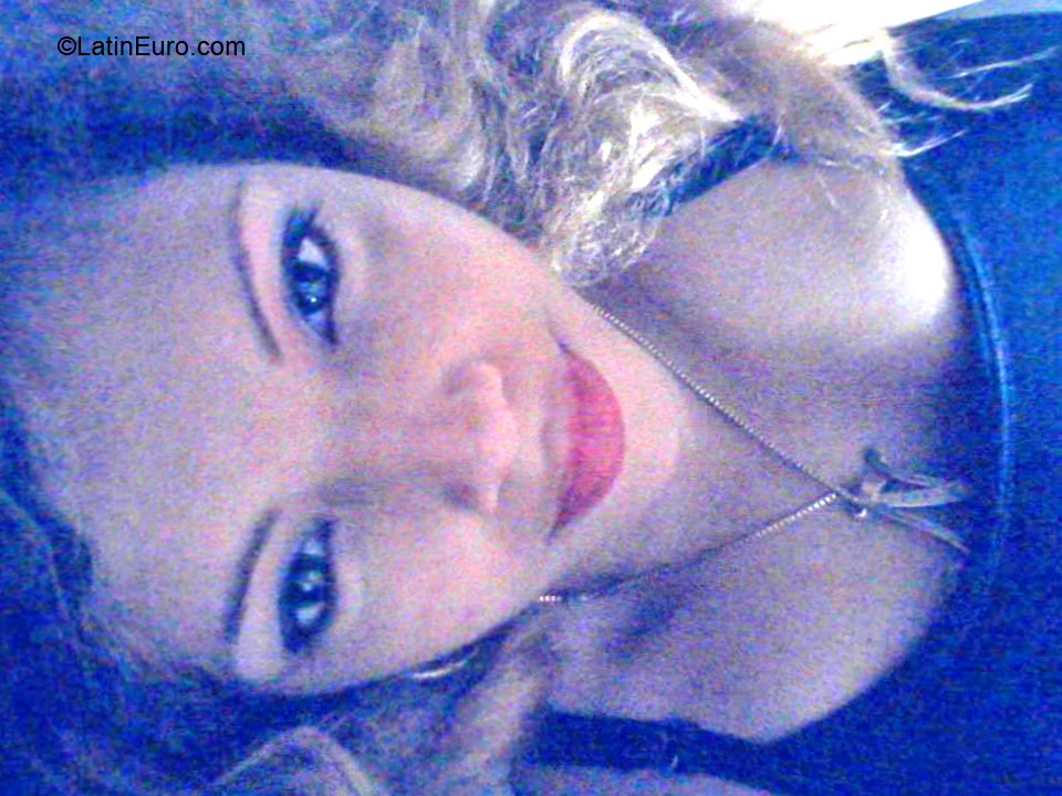 Date this happy Dominican Republic girl Nathaly from Santo Domingo DO20984