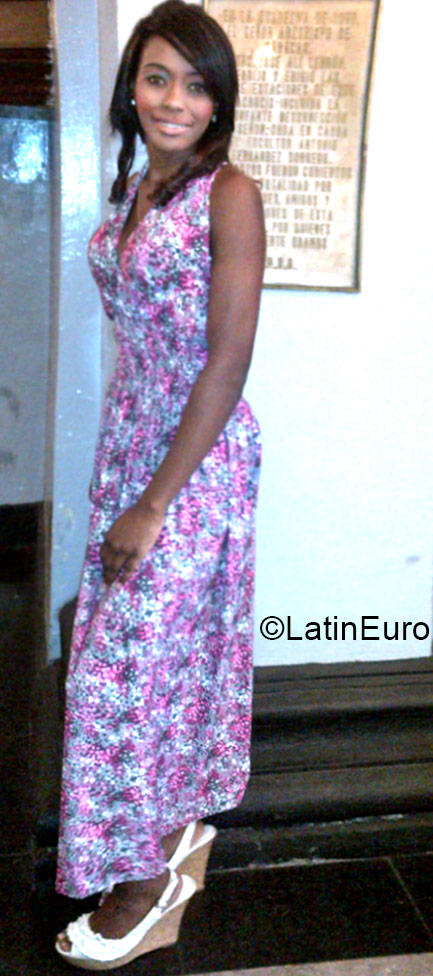 Date this voluptuous Colombia girl Jhoanna from Cali CO16766