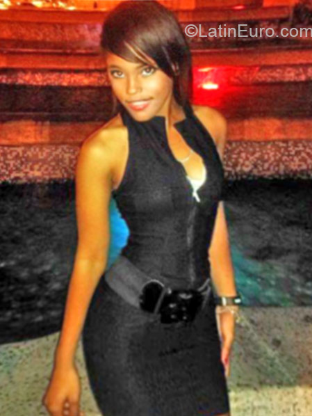 Date this charming Dominican Republic girl Isabel from Santo Domingo DO21011