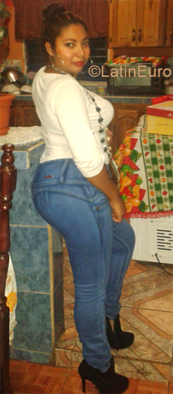 Date this nice looking Honduras girl Diano from La Ceiba HN1411