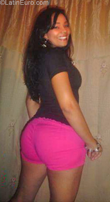 Date this sensual Colombia girl Derleng from Cali CO16773