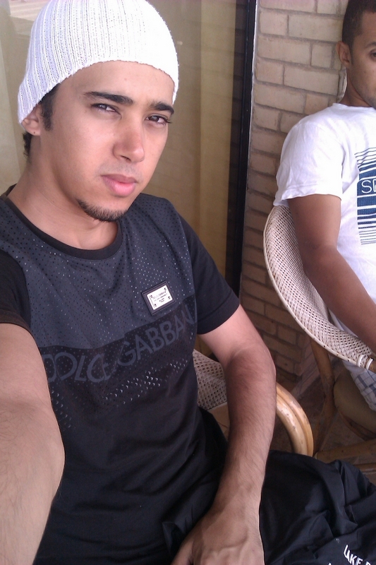 Date this hard body Morocco man Bmw318 from Rabat MA17