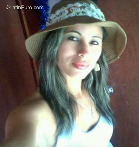 Date this gorgeous Venezuela girl Dayana from Acarigua VE378
