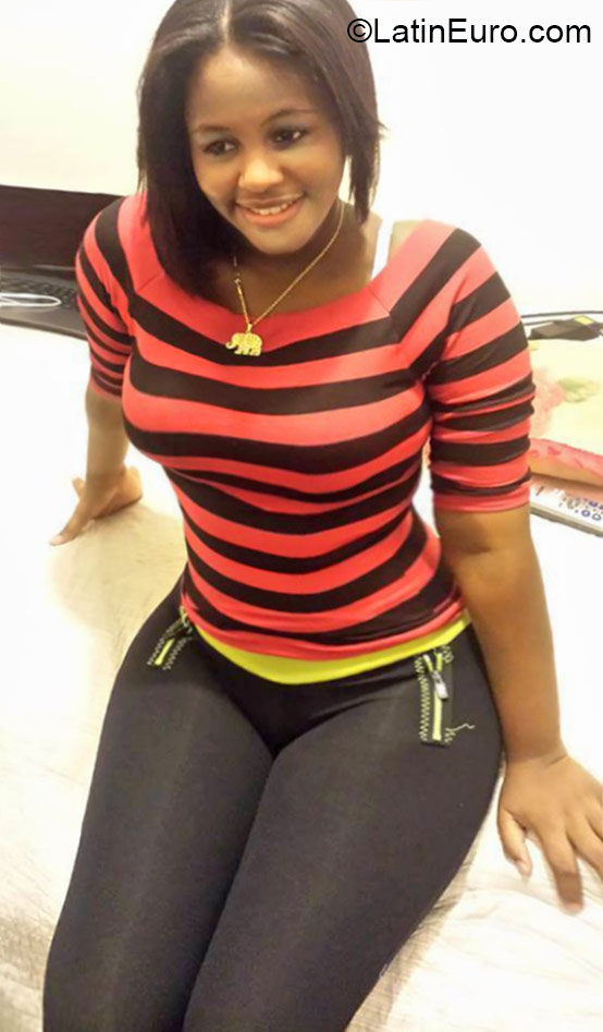 Date this hard body Dominican Republic girl  from Santo Domingo DO21078