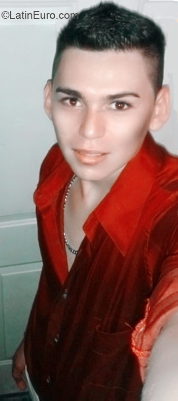 Date this hot Honduras man Ramos from La Lima HN1416