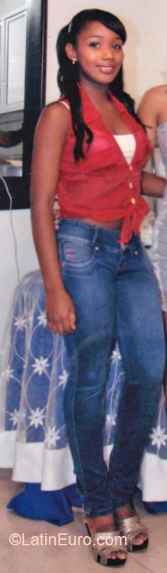 Date this fun Colombia girl Yineth from Cali CO16809