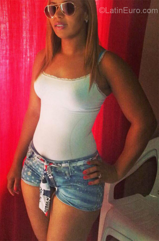 Date this attractive Dominican Republic girl Heredani from Santiago DO21117