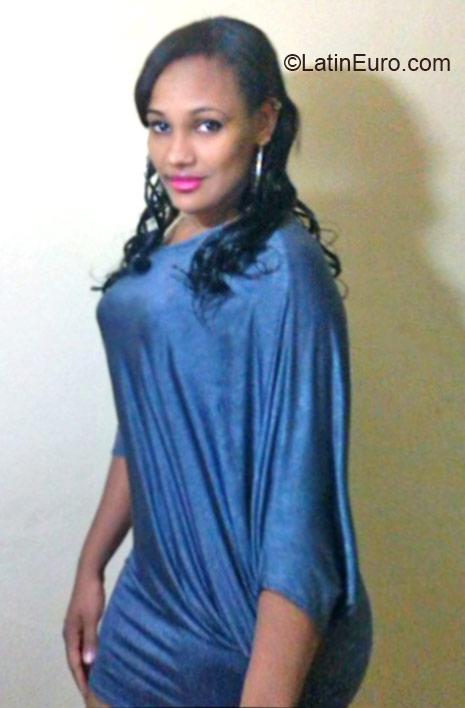 Date this sultry Dominican Republic girl Yuderkys from Santiago DO21122