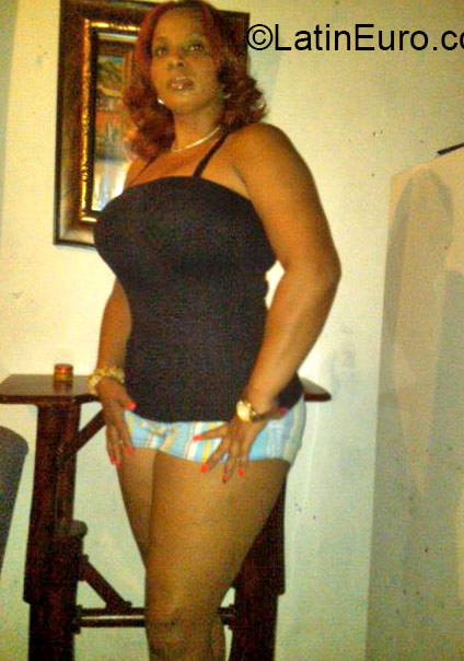Date this gorgeous Dominican Republic girl Aridia from Santo Domingo DO21136