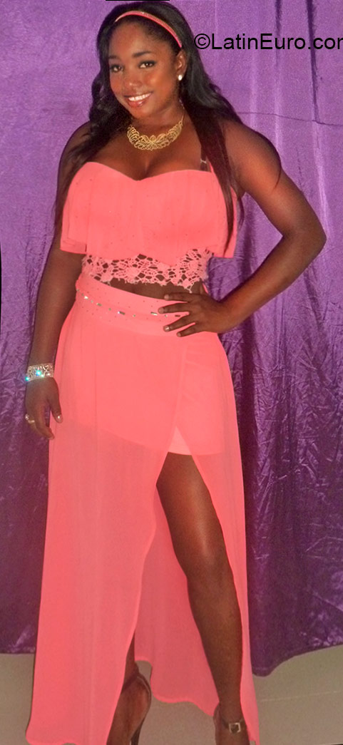 Date this voluptuous Colombia girl Lorena from Cartagena CO16829