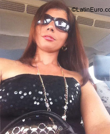 Date this athletic Dominican Republic girl Maria elena from Santiago DO21191