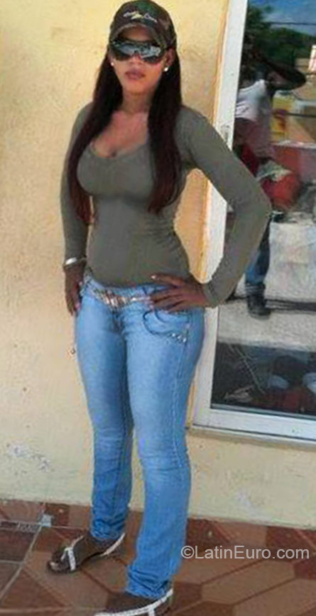 Date this georgeous Dominican Republic girl Luisana from Santo Domingo DO21204