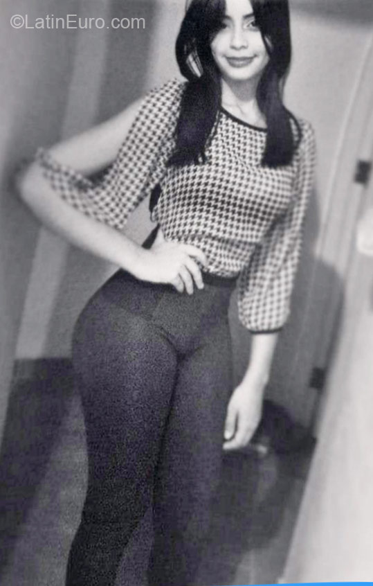 Date this hard body Dominican Republic girl Carolina from Santo Domingo DO21206