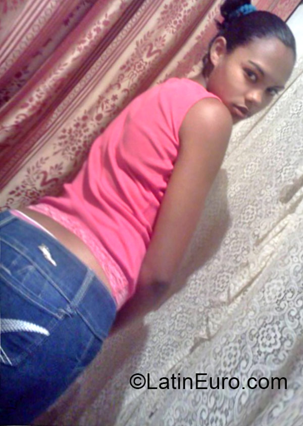 Date this gorgeous Dominican Republic girl Naslie from San francisco de macoris DO21211