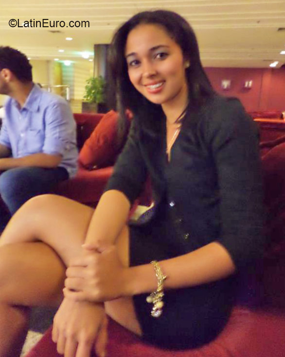 Date this foxy Brazil girl Rayssa from Brasilia BR9203