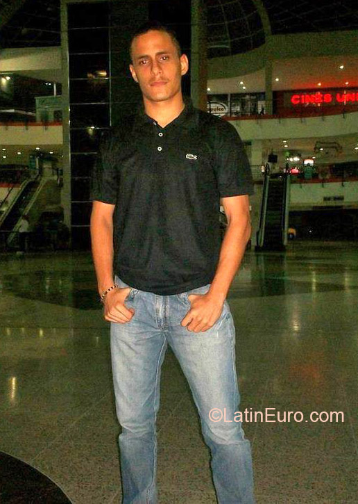 Date this good-looking Venezuela man Anghell from Maracay VE396