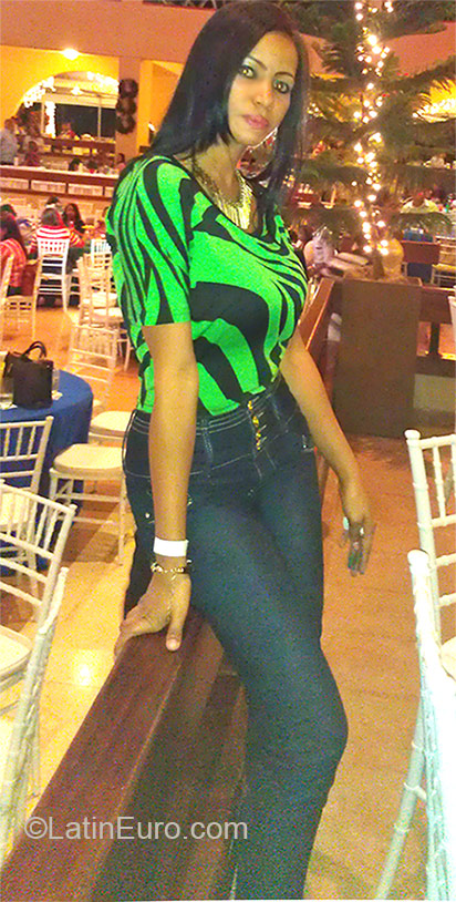 Date this athletic Dominican Republic girl Ingrid from Santo Domingo DO21282